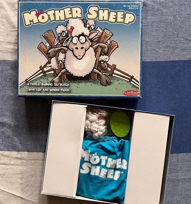 Portada de Mother Sheep (abierto)